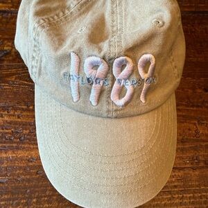 1989 Embroidered Taylor Swift baseball hat NWOT